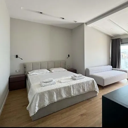 公寓 Penthouse With Jackuzy