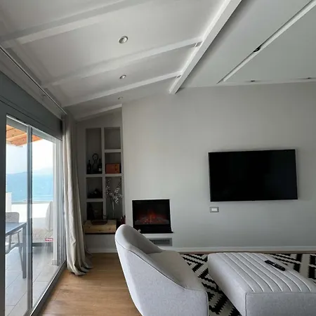 Penthouse With Jackuzy * Sarandë