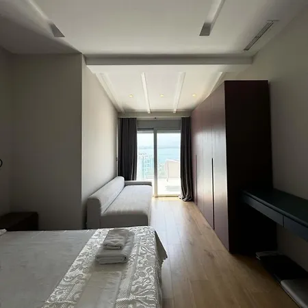 Penthouse With Jackuzy 公寓 Sarandë