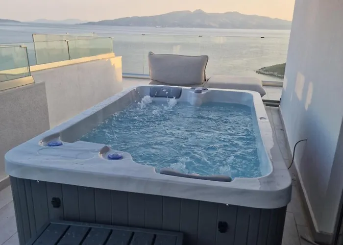 Appartement Penthouse With Jackuzy Sarandë